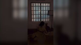 Chịch em muốn kéo rèm ngắm cảnh em mới chịu
