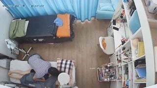 Hack cam spa gặp em nhân viên đang ngủ bị chồng khách vào bú lồn