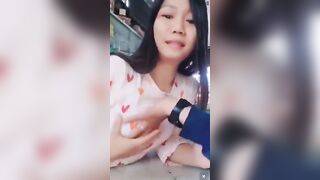 Nữ y sĩ nứng lồn cho khách hàng bóp vú ngay tại vầy thuốc.