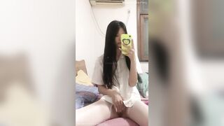 Mới nhú đã biết móc lồn thủ dâm rồi 6