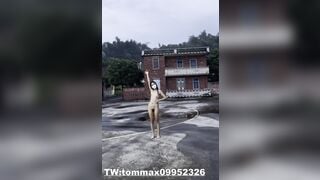 gái xinh khỏa thân khoe dáng nơi công cộng #4
