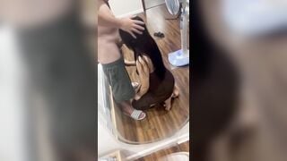 Cha dượng bắt em bú cu mỗi khi chồng đi làm