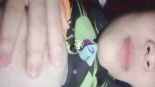 “Không bật mic đâu bố mẹ tao đang ngủ”