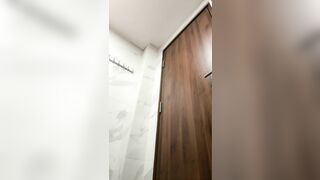 Vừa tập gym vừa live ap khoe vú to lồn múp thủ dâm