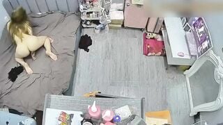 Thấy vk dâm ở nhà đang thủ dâm
