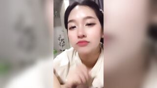 Gái xinh bú mút con cặc dâm đãng bắn tinh vào mồm