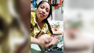 Đang nằm sóc lọ thì bị chị phòng kế bên vô bú cu luôn