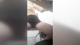 bé nhân viên TGDĐ vừa làm vừa khoe lồn cho trai xem - phầm 1