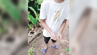 nứng cặc gạ em họ 2k7 ra vườn chuối địt nhau ai ngờ nó nghe