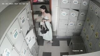Hack camera phòng thay đồ hồ bơi 5