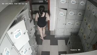 Hack camera phòng thay đồ hồ bơi 6