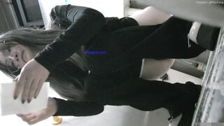 Cam kín quay lén các em teen TQ xinh đẹp đi đái trong nhà vệ sinh công cộng #4
