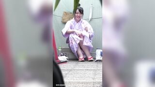 Quay lén Chị họ dưới quê giặt quần áo, Lộ quần lót trắng