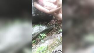 đưa em đi leo núi chỉ là lý do để đè em ra phang luôn giữa rừng