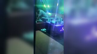 Quay lén anh khách đè đụ nhân viên karaoke