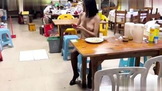 Em teen biến thái khỏa thân đi ăn phở