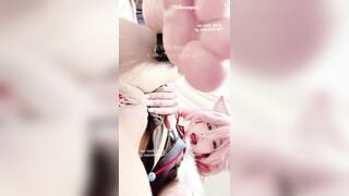 Em cosplay xinh xắn cực dâm tự mút chân show lồn xoa vú rên dâm