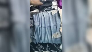 Anh họ ở nhà bắt em bú cu còn vén lồn em lên xem