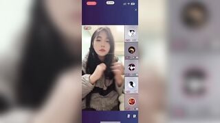 Gái xinh trả kèo khoe hàng mặt xinh vú to