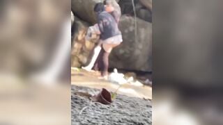 Quay lén phượt thủ chịch nhau tại hàng đá