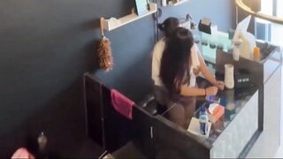 Đang chịch lén nhân viên thì tại quán cà phê thì khách đi vào