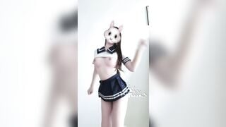 các cháu bây giờ cứ lên mạng bán quạt thế này ai chịu nổi đây