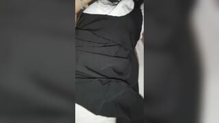 Em gái làm slave liếm chân, bú dái, liếm đít, uống nước đái của boss
