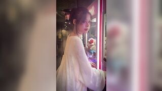 Bên ngoài là thiên thần, bên trong là bồn chứa 🌚