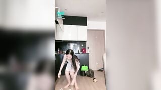 Trần Hà My con đĩ lăng loàn bán quạt bên trung quốc xinh xắn - phần 4