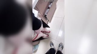 Sang nhà bạn ăn cơm mà chỉ thèm lồn vợ bạn