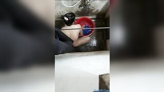 Quay lén cô giáo tắm
