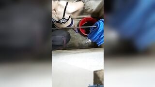 Quay lén cô giáo tắm