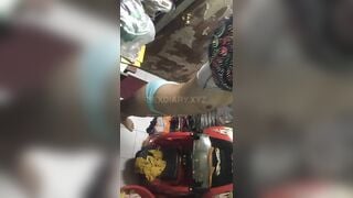 Em nữ sinh thay đồ 2