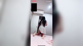 Gái xinh dâm call video thủ dâm bằng cu giả dâm đãng kích thích