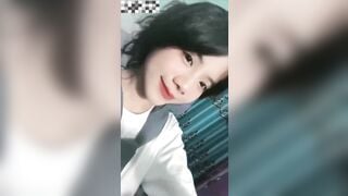 Con ghệ baby cưỡi ngựa hăng quá trời lôi kéo tập thể không chán với em này