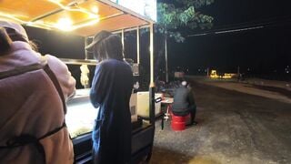 Em gái không mặc đồ lót đi ăn tối với người lạ
