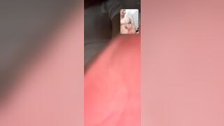 Bé ánh cute loll đầu nước
