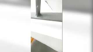 Quay lén em gái đụ nhau giữa cầu thang bộ của chung cư