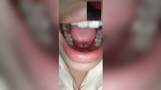 Em chỉ há miệng bú mỗi a thôi
