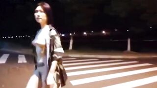 Em teen có sở thích phô dâm khoe hàng khắp nơi