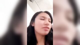 Lâu lâu em trai ở dưới quê lên chơi chị em vào toilet đụ nhau cực phê.