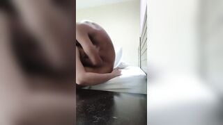 Sướng thật em trai 17 tuổi được máy bay hàng xóm gần nhà bú cu cho.