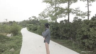 Về quê lén lút đi dạo khoả thân khắp làng