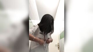 E hs Thái tranh thủ trg giờ học chạy ra nvs cởi đồ show hàng public cho a xem #1