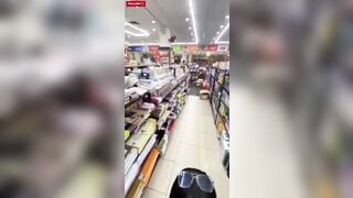 đi nhà sách em mặc mỗi cái quần lót còn đòi anh liếm của quý p1