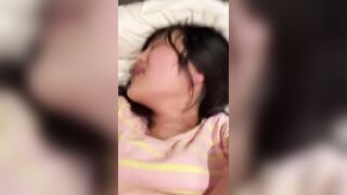 Địt con em họ vú to mạnh quá rơi cả điện thoại