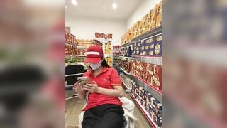 Siêu Thị WinMart bé nhân viên lồn nhiều nước vừa làm vừa bán quạt - phần 16