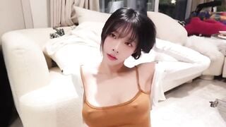 Gái Hàn bú mút cu giả dâm đãng kích thích phần 1