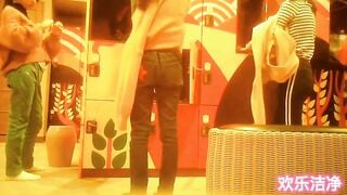 Đặt cam quay lén trong phòng thay đồ hồ bơi dịch vụ