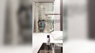 Bố dượng dắt con gái vú bự vào ks bú vú bắt e bú lồn địt tê hết cả bím em